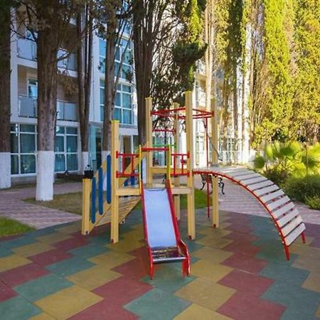Hotel Cheluskintsev Gagra Exterior photo