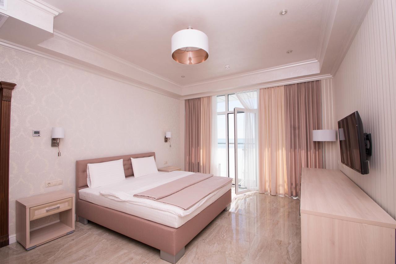 Hotel Cheluskintsev Gagra Exterior photo