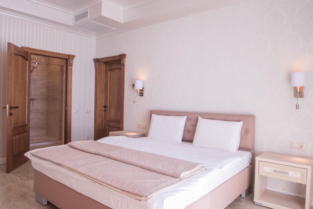 Hotel Cheluskintsev Gagra Exterior photo