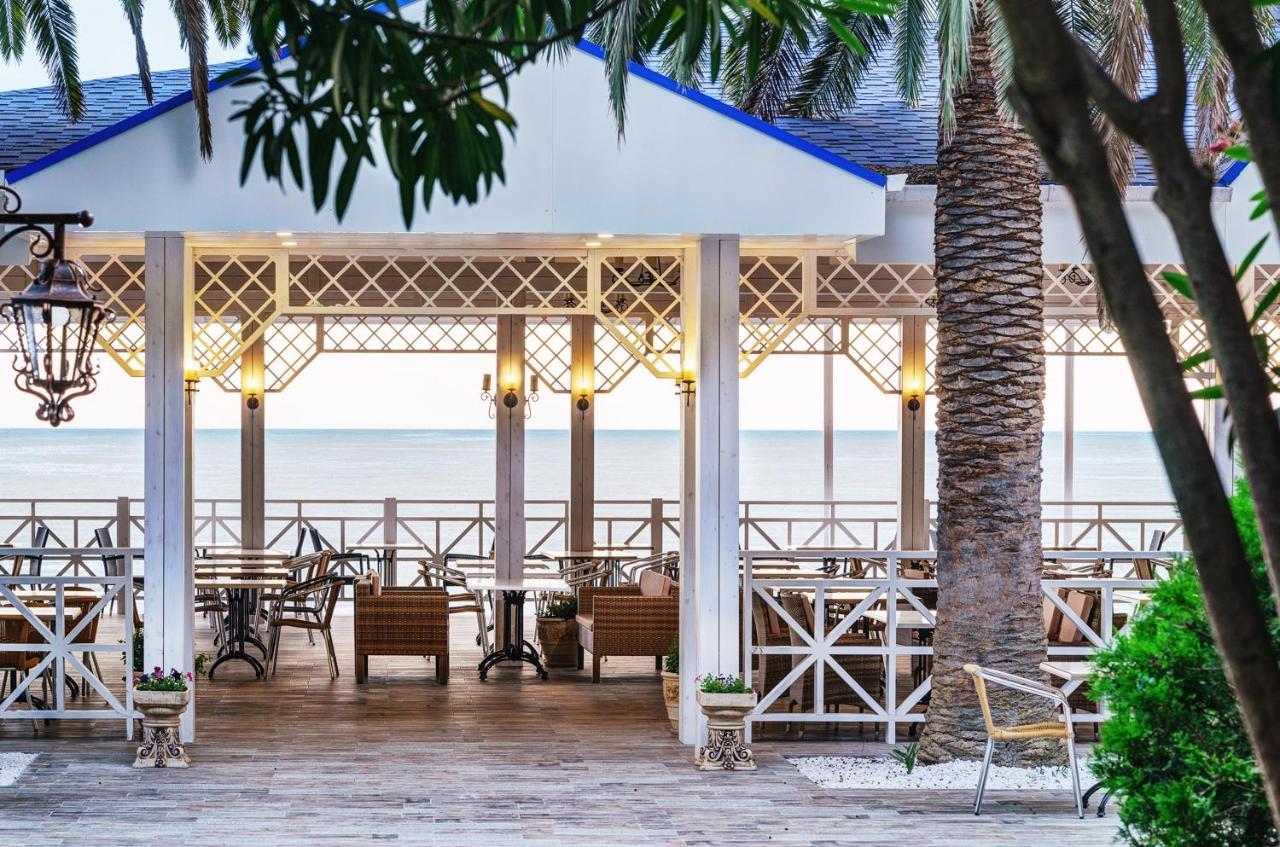 Hotel Cheluskintsev Gagra Exterior photo