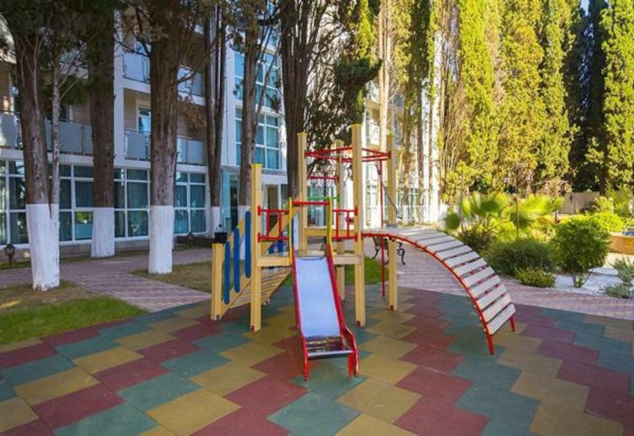 Hotel Cheluskintsev Gagra Exterior photo