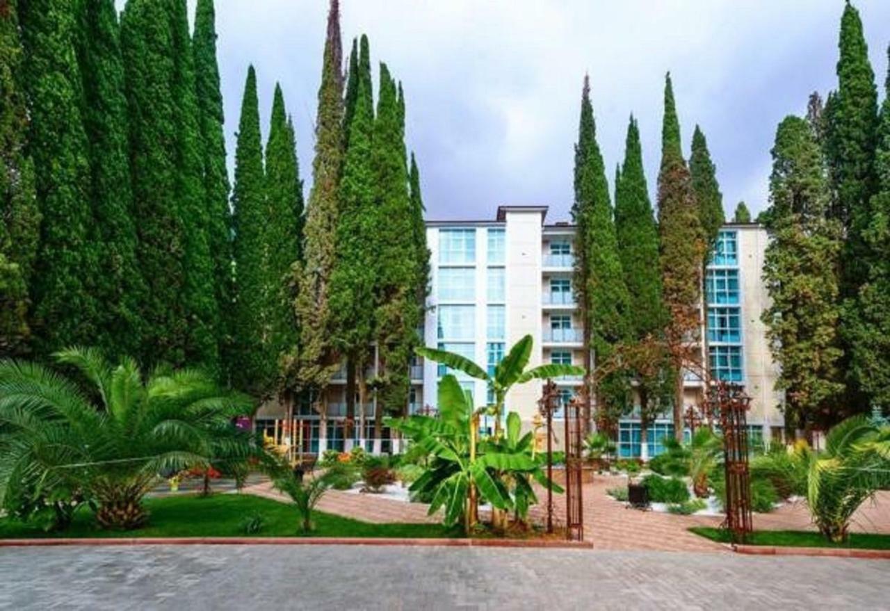 Hotel Cheluskintsev Gagra Exterior photo