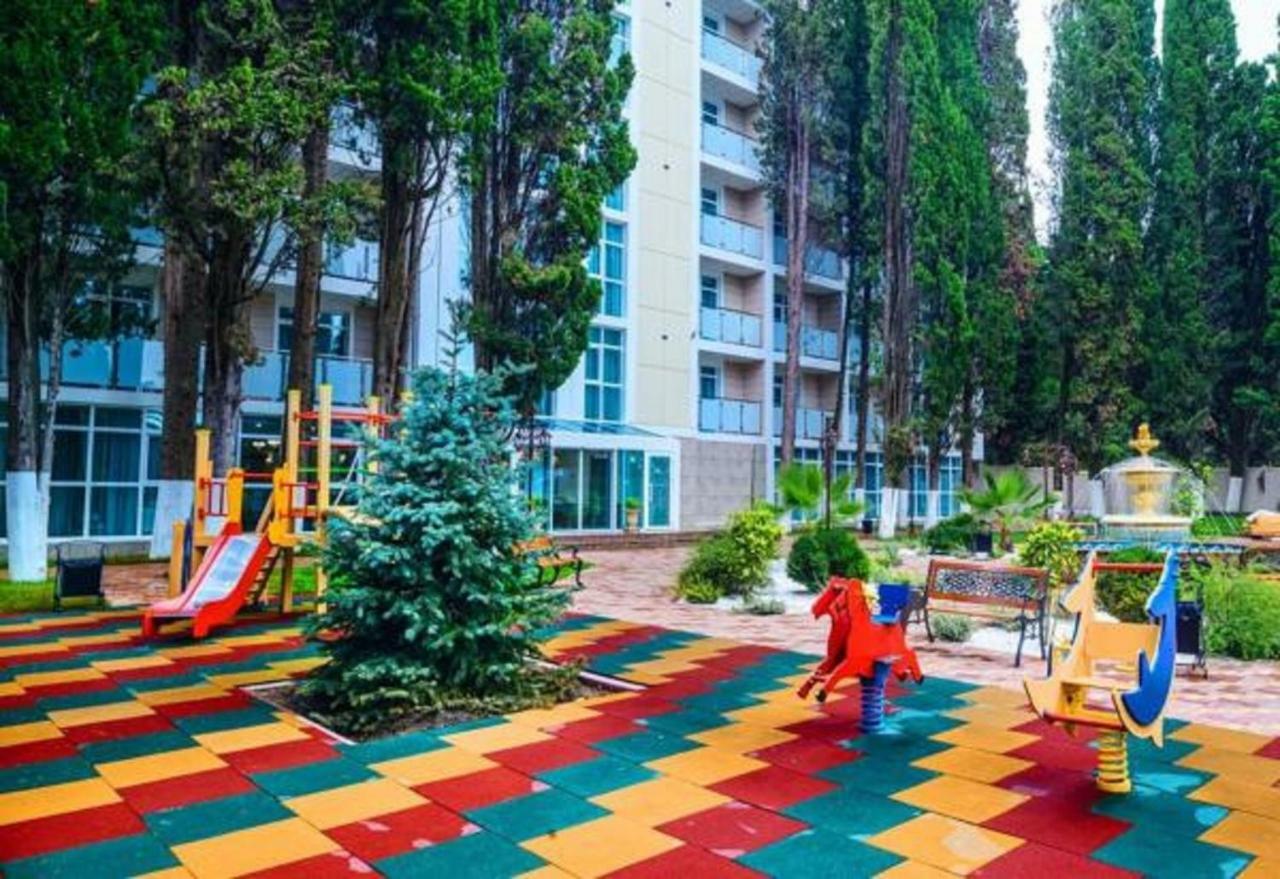 Hotel Cheluskintsev Gagra Exterior photo