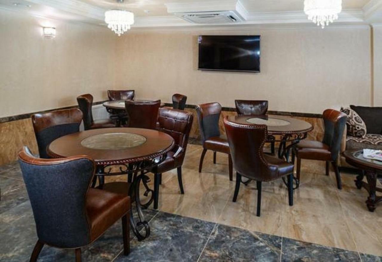 Hotel Cheluskintsev Gagra Exterior photo