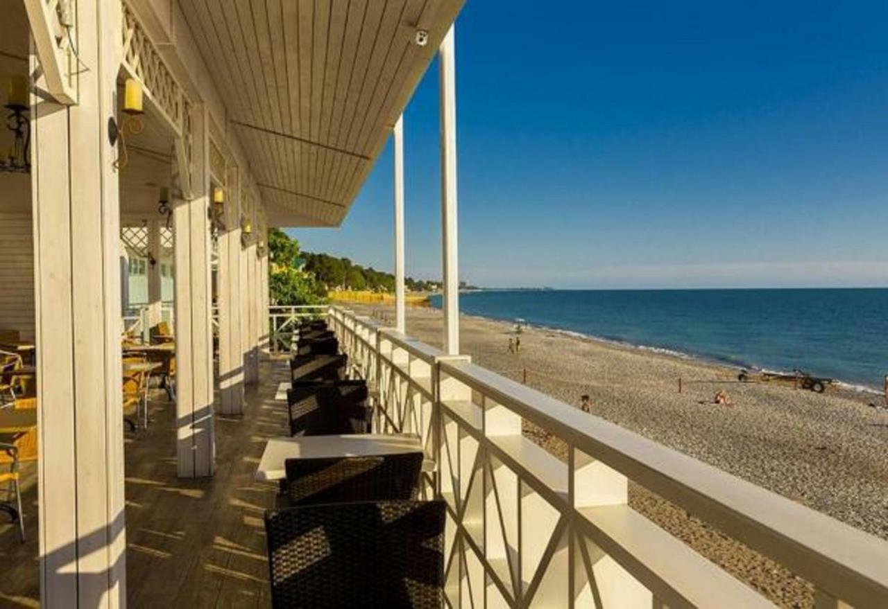 Hotel Cheluskintsev Gagra Exterior photo
