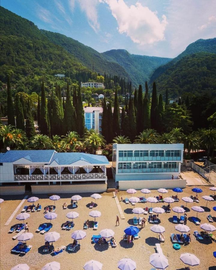 Hotel Cheluskintsev Gagra Exterior photo
